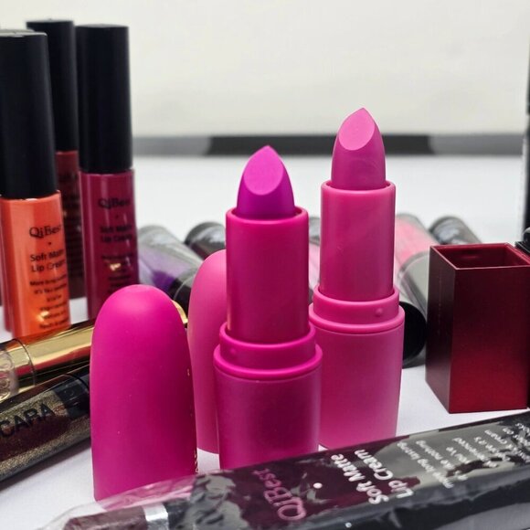 Lipstick Vault ✦ 22 Shades + Lipliner ✦ Glitter Mascara & Eyelash Curler Set NWT - Picture 9 of 13